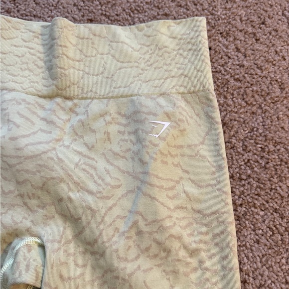 Gymshark Cream Patterned Bike Shorts - Picture 3 of 4